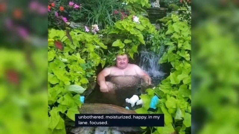 Мужик в водопаде Мем