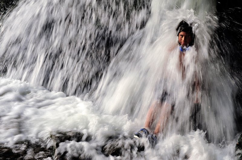 Купание в водопаде