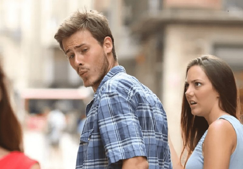 Парень оборачив