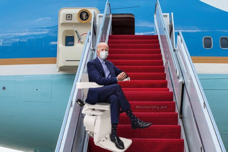 Байден на трапе