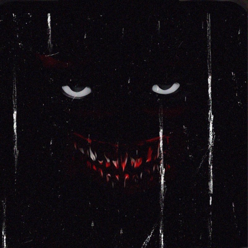 Улыбающиеся лицо в темноет