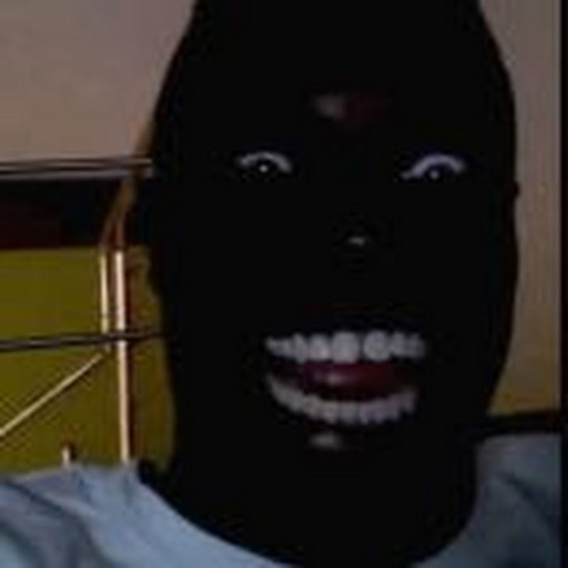 Улыбка негра в темноте