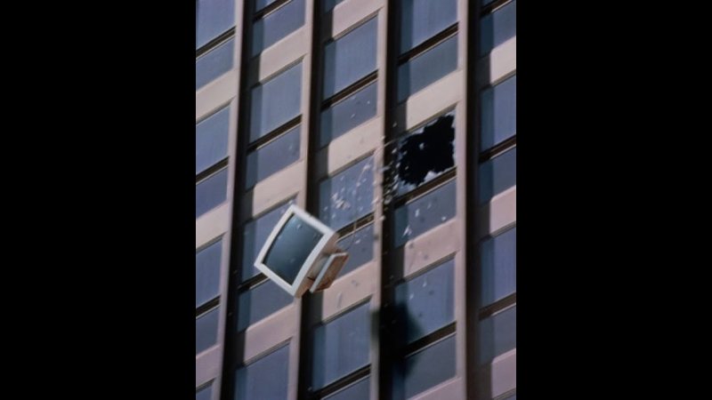 Выкинул компьютер в окно