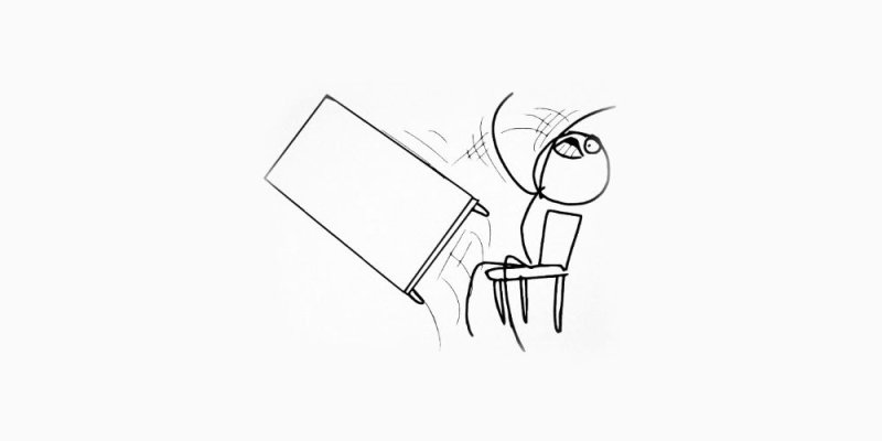 Человек переворачивает стол