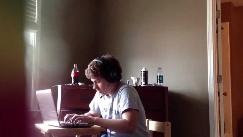 Выкинул компьютер в окно гиф