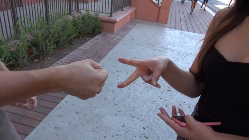 Ножницы проигрывают камню