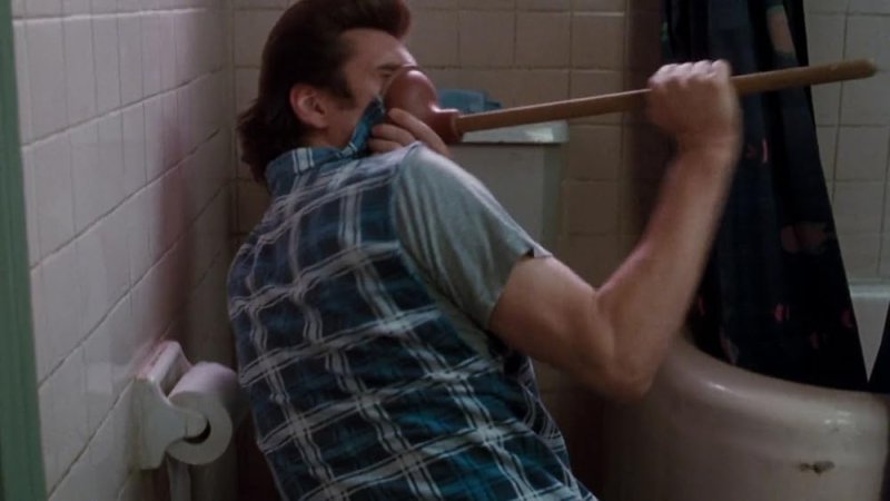 Эйс Вентура в ванной