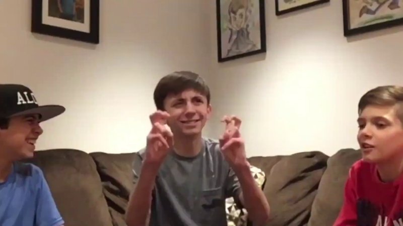 Школьники обсуждают ФОРТНАЙТ Мем