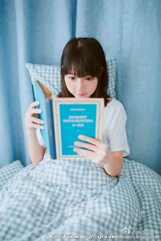 Японские девушки с книгами