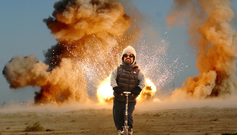 Путин на фоне взрыва