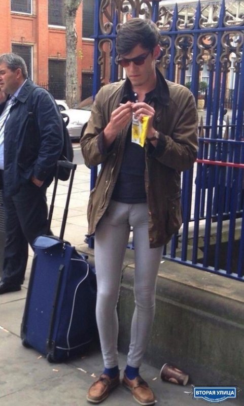 Мужики в узких штанах