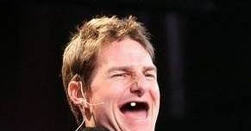 Том Круз смеется без зубов