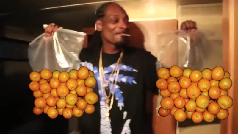 Негр с мандаринами