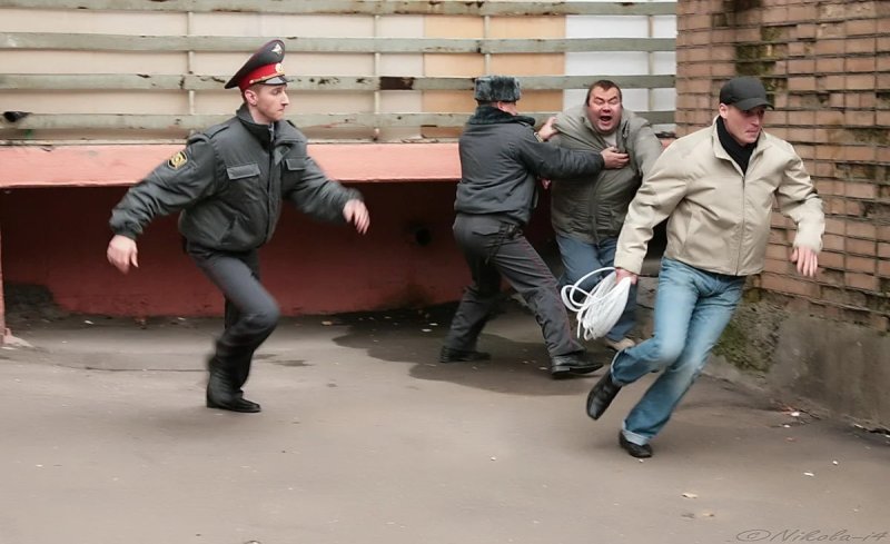 Менты бегут