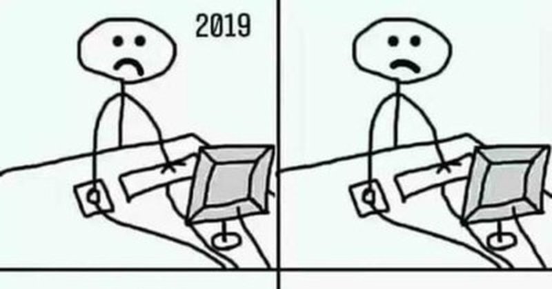 Чел сидит за компом Мем