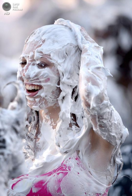 Девушка в пене