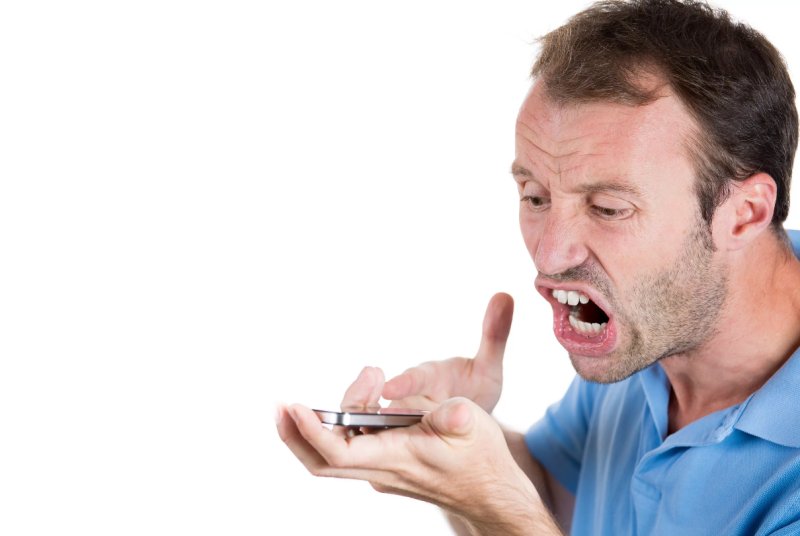 Злой человек с телефоном