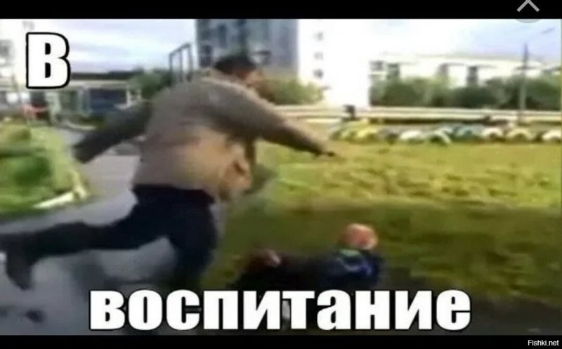 Бомж компот пинает школьника