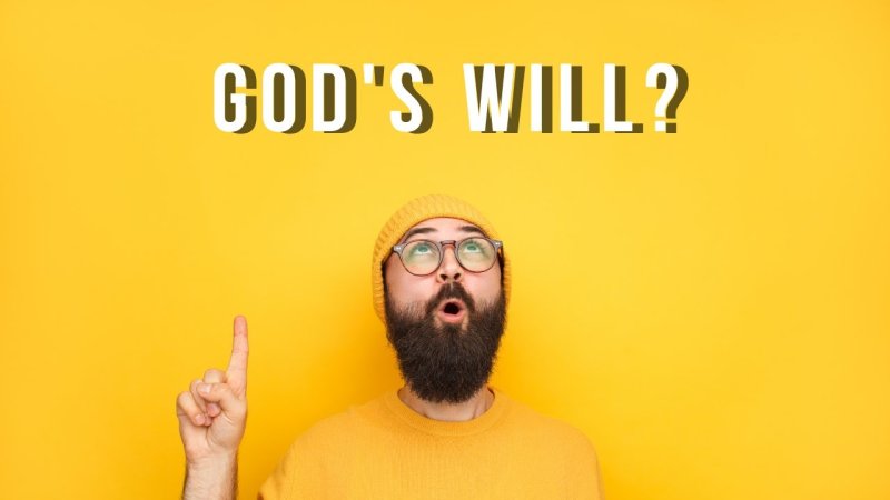 Мужик желтый фон