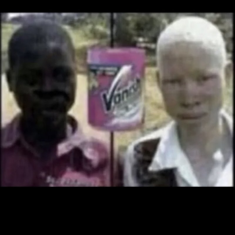 Негр с отбеливателем Мем