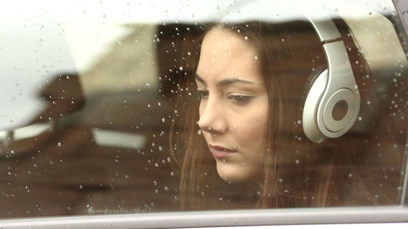 Человек в наушниках