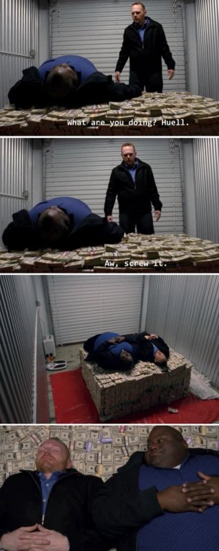 Человек лежит на деньгах