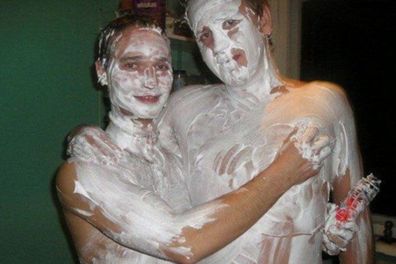 Человек весь в сметане