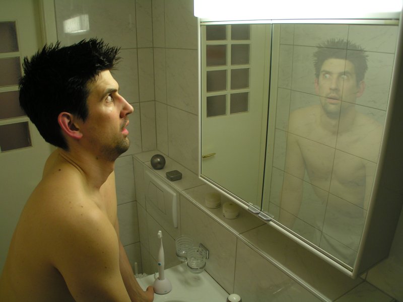 Человек в зеркале