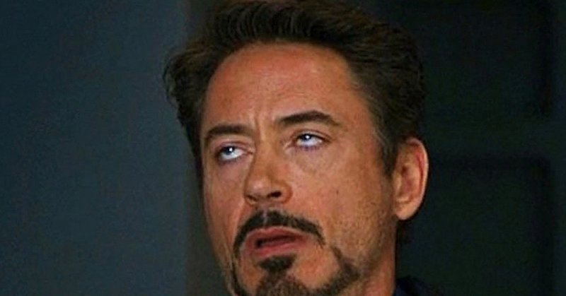 Роберт Дауни закатывает глаза