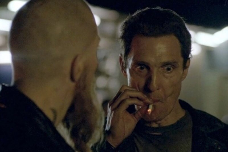 Макконахи курит Мем