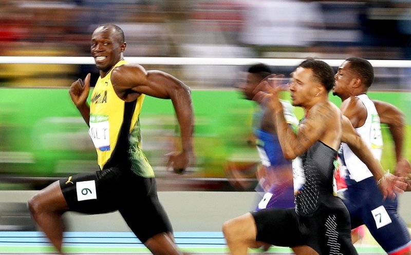 Усейн болт бежит