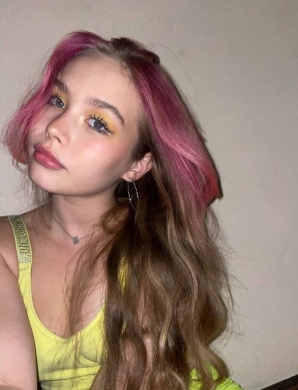 Блоггер лайка 2018-2019 которая баба с розовыми прядками