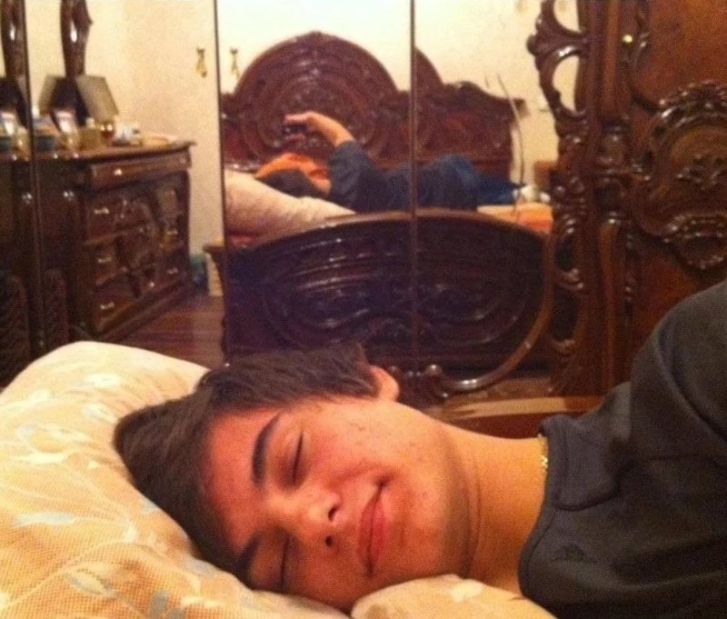 Моя девушка сфоткала меня пока я спал