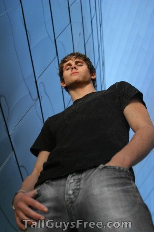 Мужчина Нижний ракурс