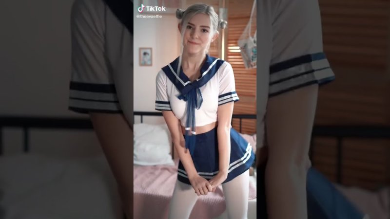 Ева Элфи 2023