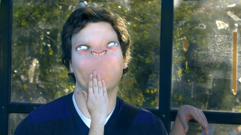 Искаженные лица в реальной жизни