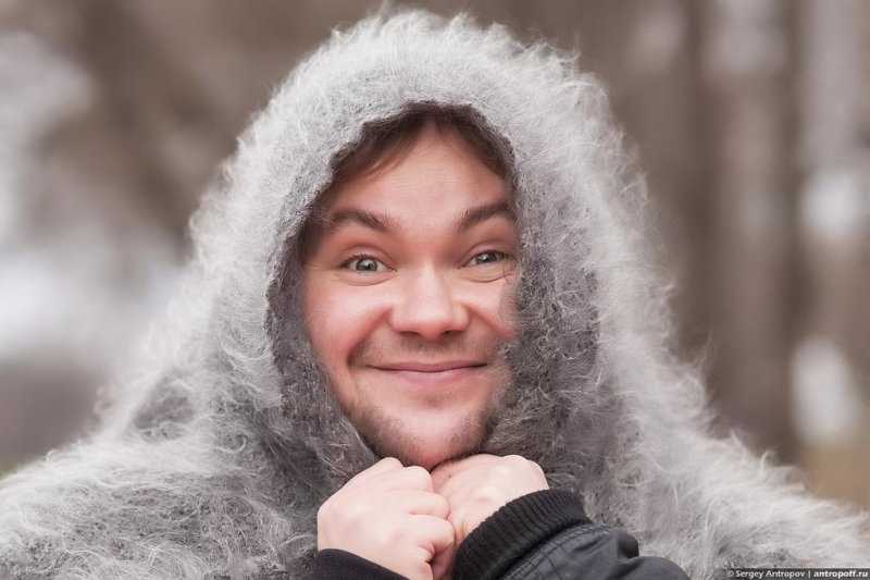 Мужик в пуховом платке