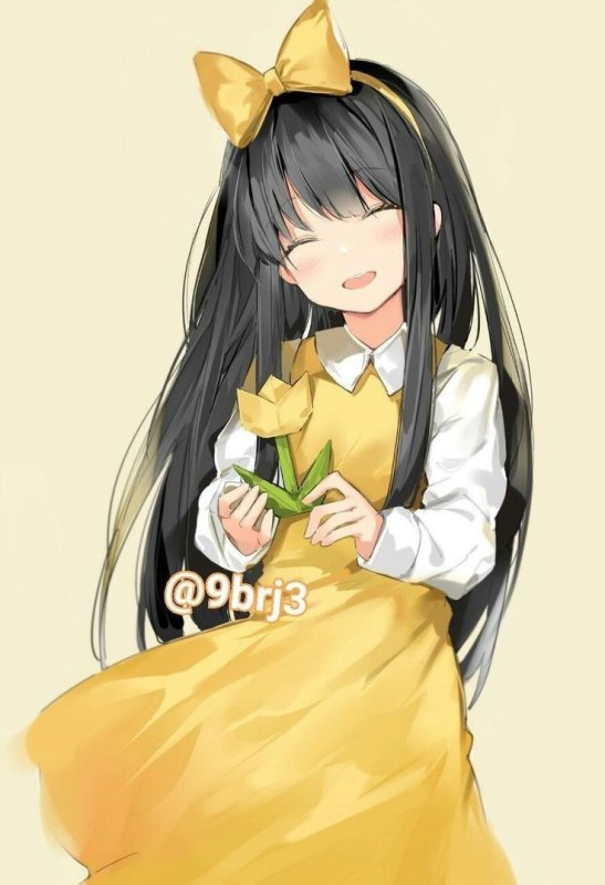 Девушка с желтыми глазами и черными волосами