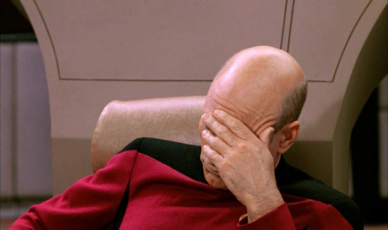 Мем мужик ударил рукой об лоб