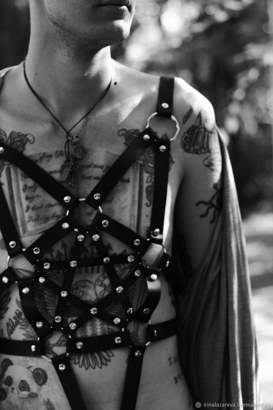 Мужик в портупее