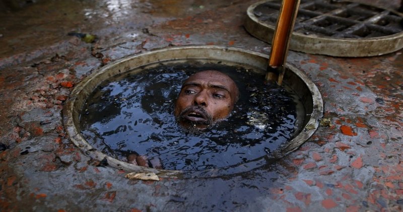 Чистильщик канализации в Бангладеш