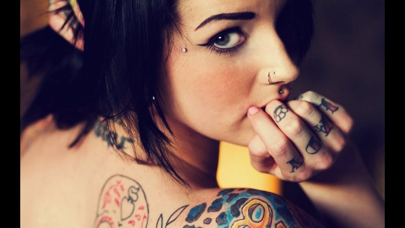 Пирсинг и тату у девушек