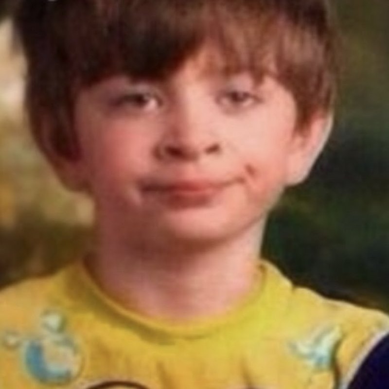 Недовольный мальчик