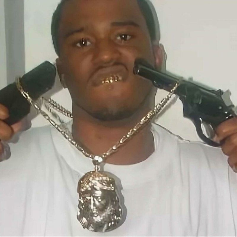 Нигер с пистолетом