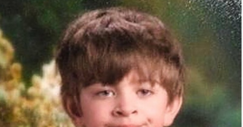 Недовольный мальчик