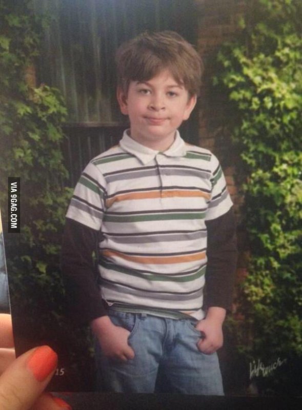 Мальчик в пижаме со Спанч Бобом