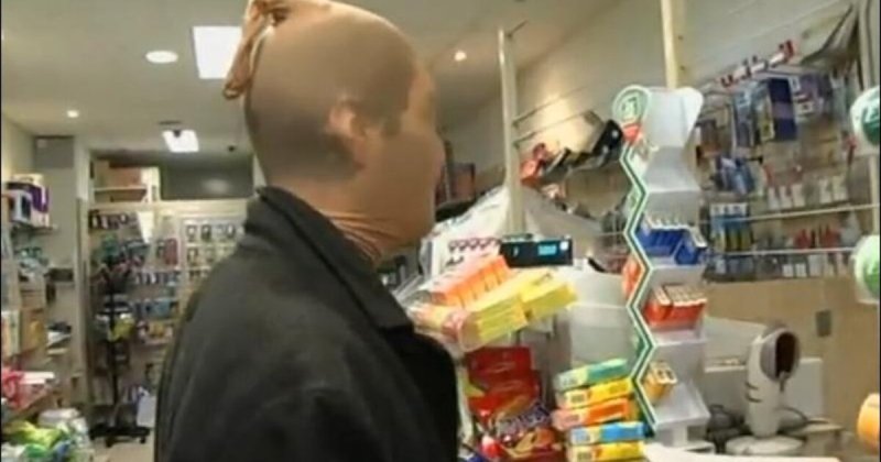 Вор с чулком на голове