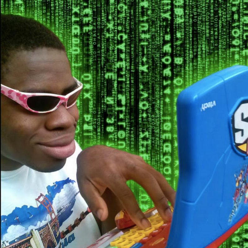 Негр в очках хакер