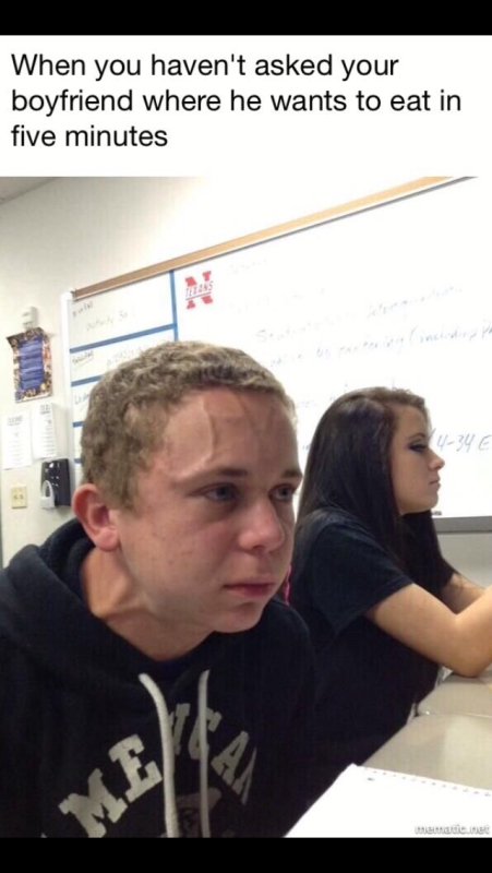 Парень с напряженным лицом