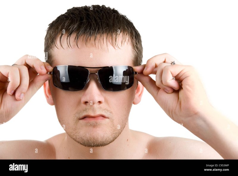 Человек в солнцезащитных очках